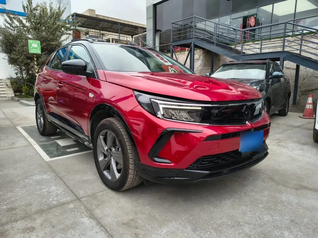 Opel Grandland 1.2t Gs Line 4x2 At 5p año 2025