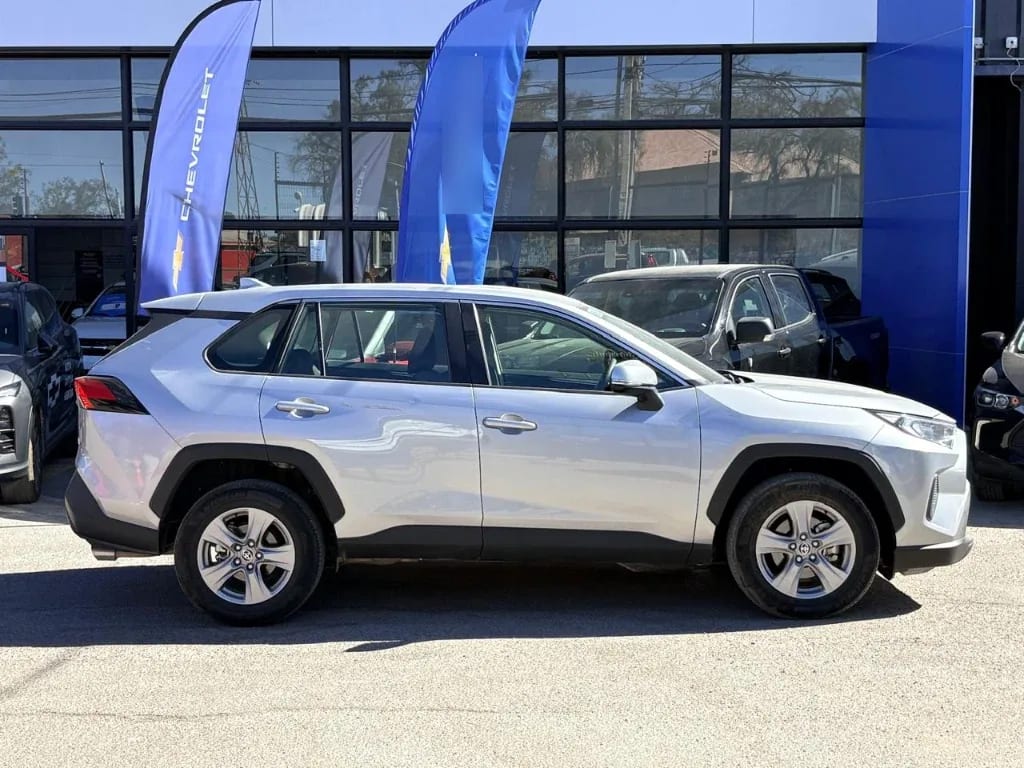 Toyota Rav4 2.0 Le 4x2 Cvt At 5p año 2023