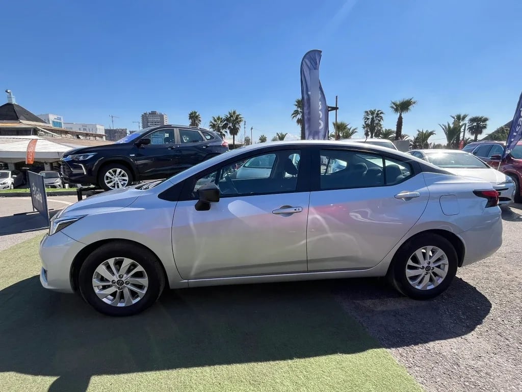 Nissan Versa 1.6 Sense 4x2 Mt 4p año 2025