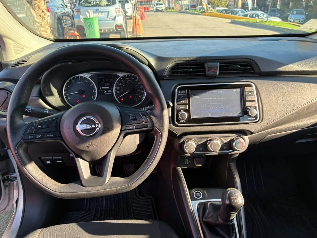Nissan Versa 1.6 Sense 4x2 Mt 4p año 2025