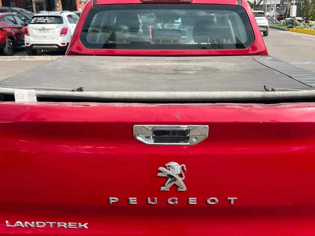Peugeot Landtrek 2.2 Action4 Bluehdi Diesel 4x4 180hp At 4p año 2024