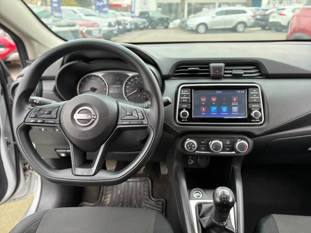 Nissan Versa 1.6 Sense 4x2 Mt 4p año 2025