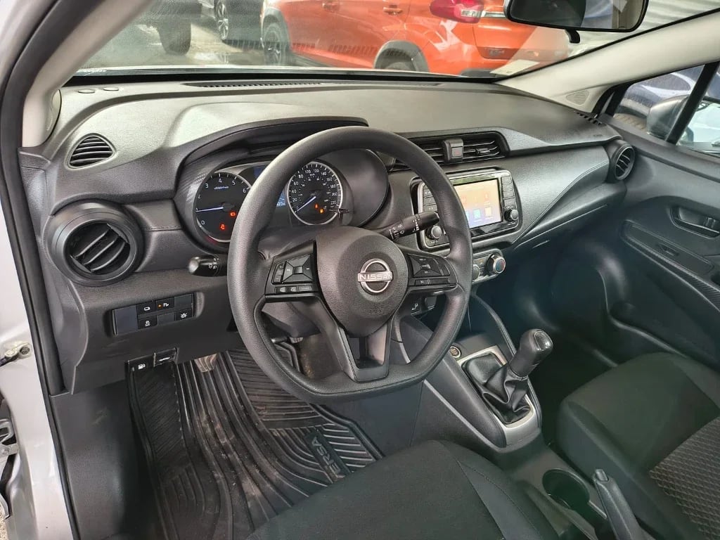 Nissan Versa 1.6 Sense 4x2 Mt 4p año 2025