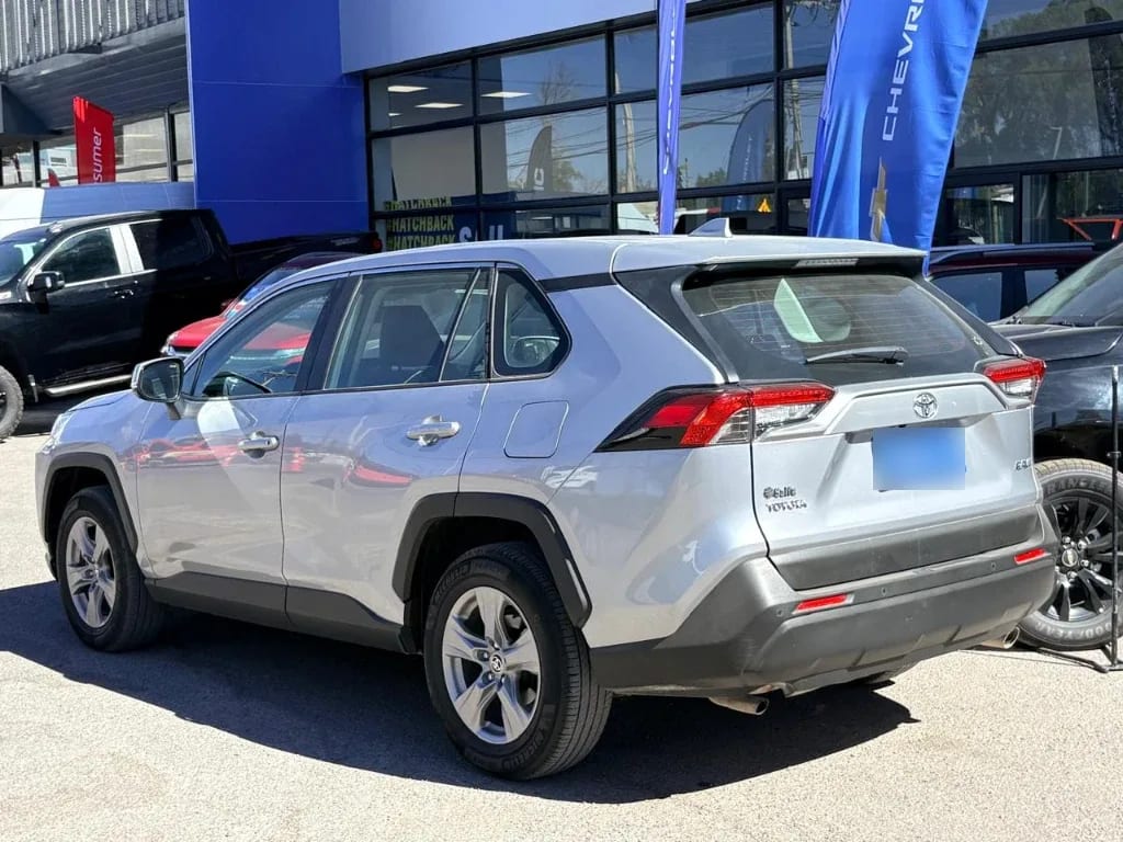 Toyota Rav4 2.0 Le 4x2 Cvt At 5p año 2023
