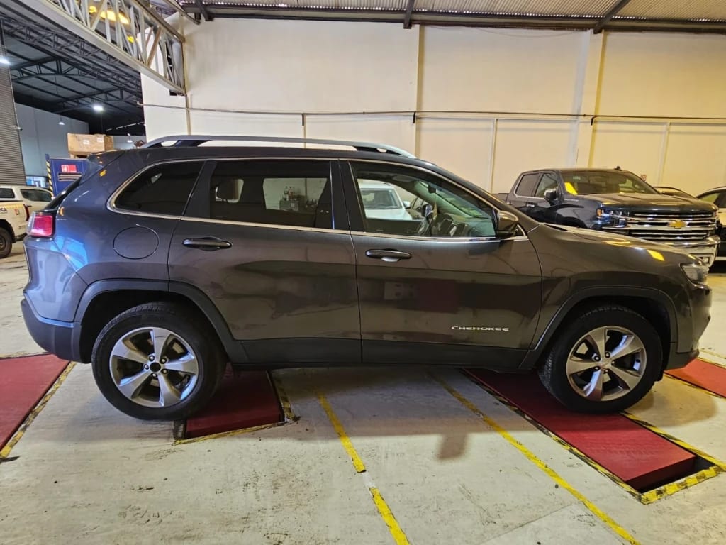 Jeep Cherokee 3.2 Limited 4x4 At 5p año 2019