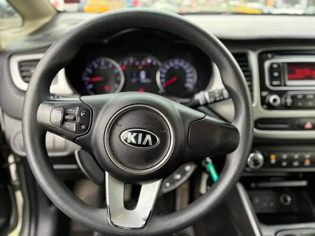 Kia Carens 2.0 Ex Dab Abs Ac Mt año 2015