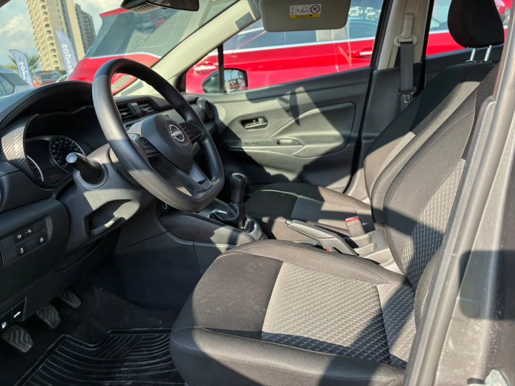Nissan Versa 1.6 Sense 4x2 Mt 4p año 2025