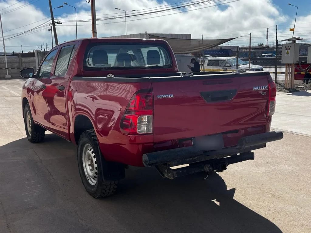 Toyota Hilux Dc 4x4 2.4 D Dx Mt año 2023