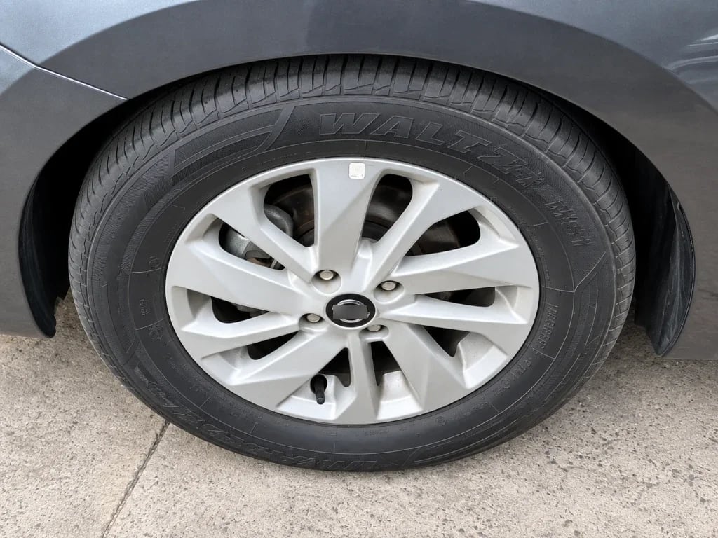 Nissan Versa 1.6 Sense 4x2 Mt 4p año 2025