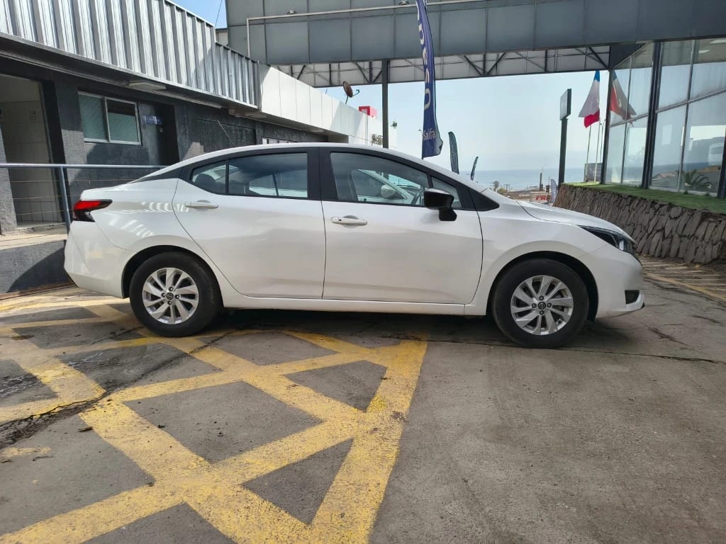 Nissan Versa 1.6 Sense 4x2 Mt 4p año 2025