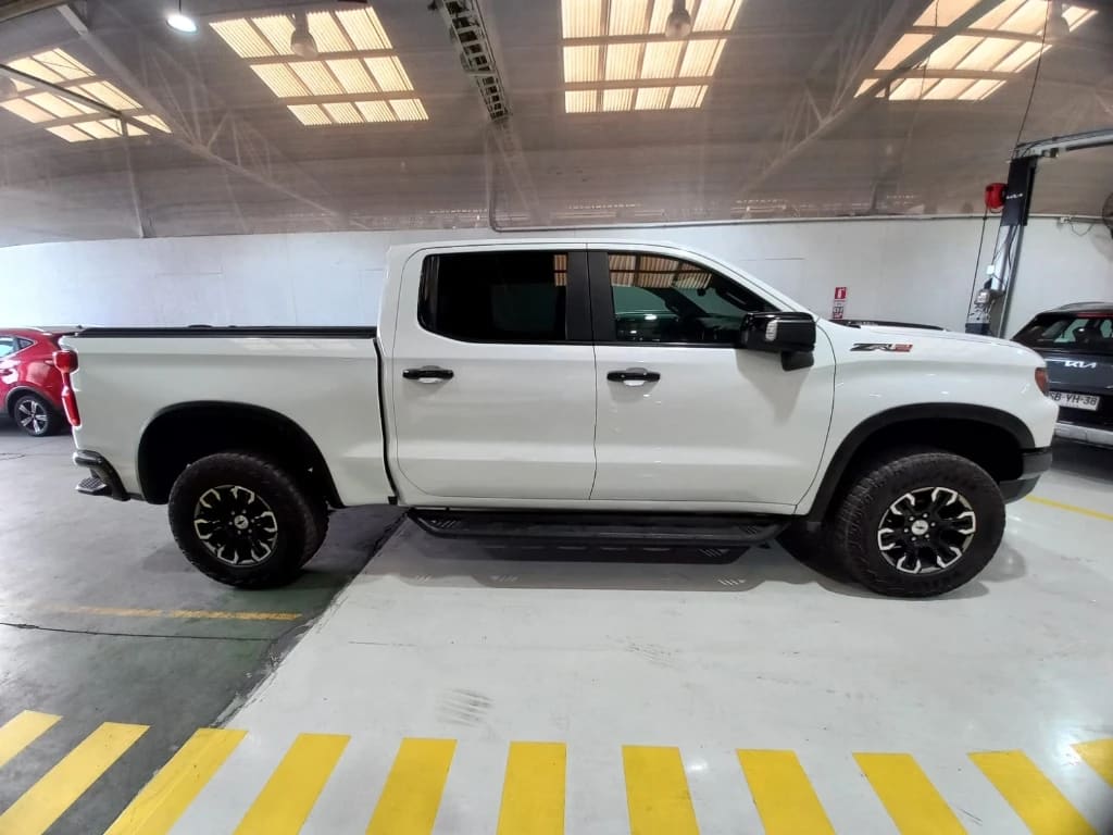Chevrolet Silverado 6.2 Zr2 4x4 At 4p año 2023