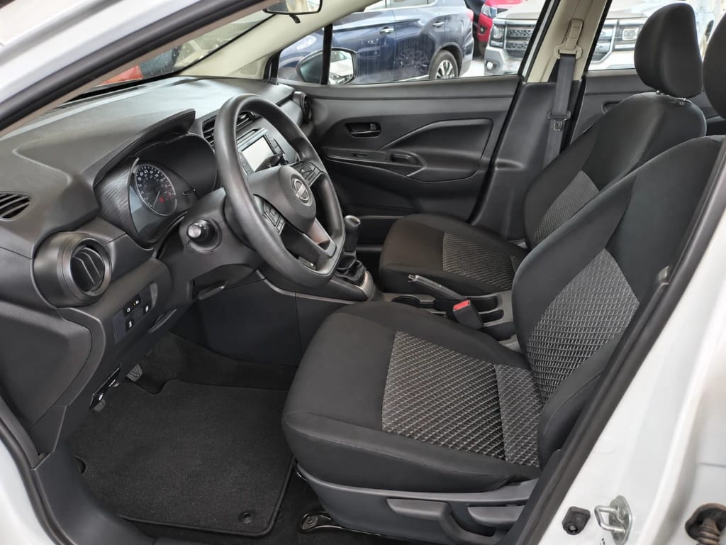 Nissan Versa 1.6 Sense 4x2 Mt 4p año 2025