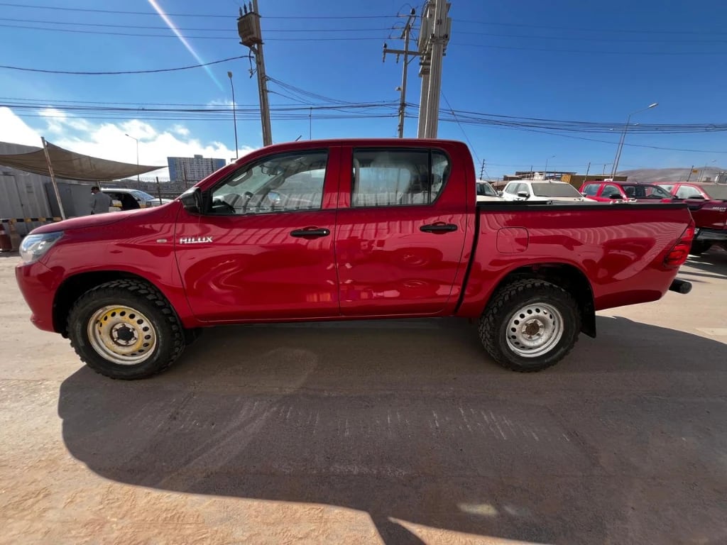 Toyota Hilux Dc 4x4 2.4 D Dx Mt año 2023