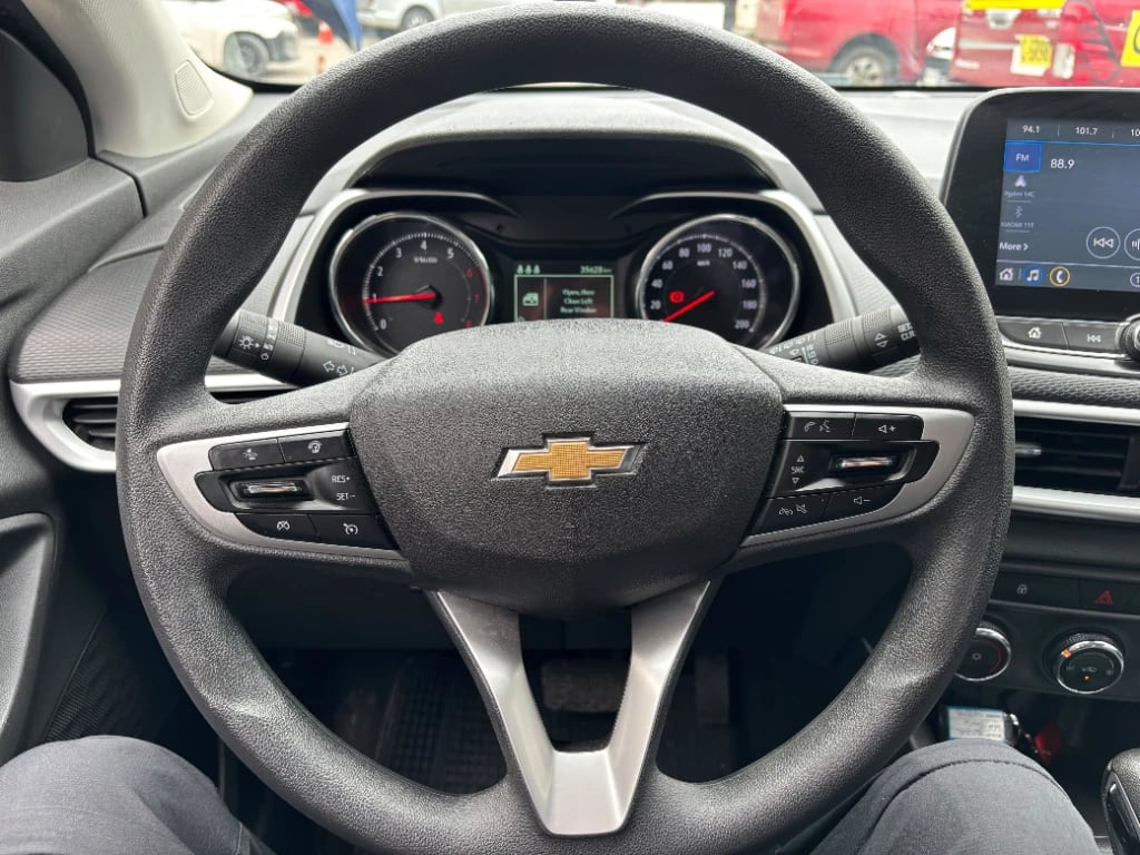 Chevrolet Tracker 1.2t Ltz R 4x2 At 5p año 2025