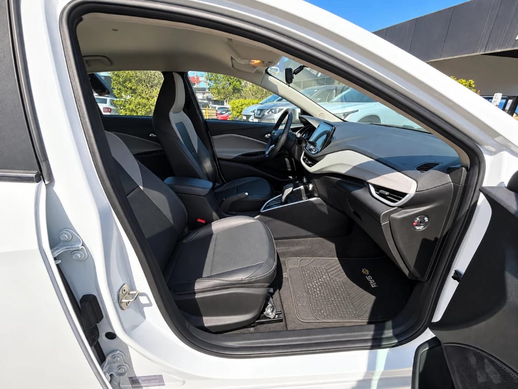 Chevrolet Onix 1.0t Premier S 4x2 Sdn At 4p año 2025