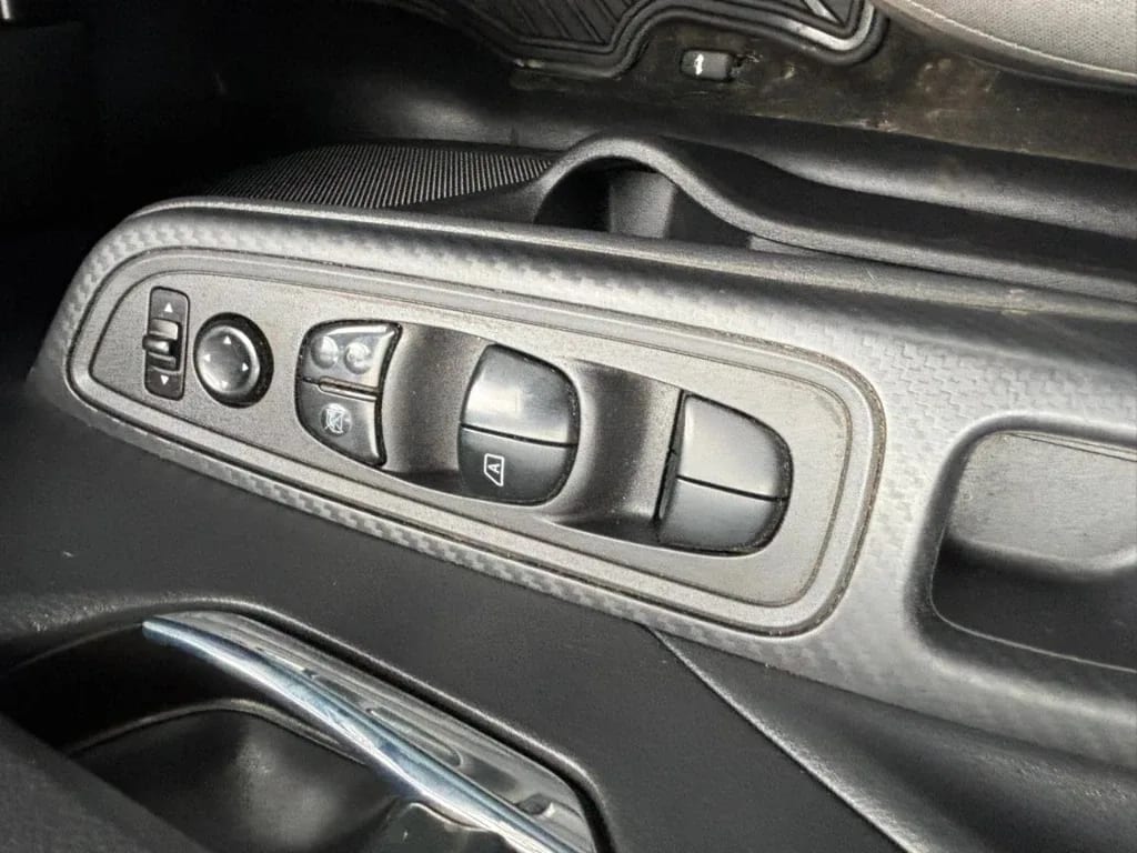 Nissan Versa 1.6 Sense 4x2 Mt 4p año 2023