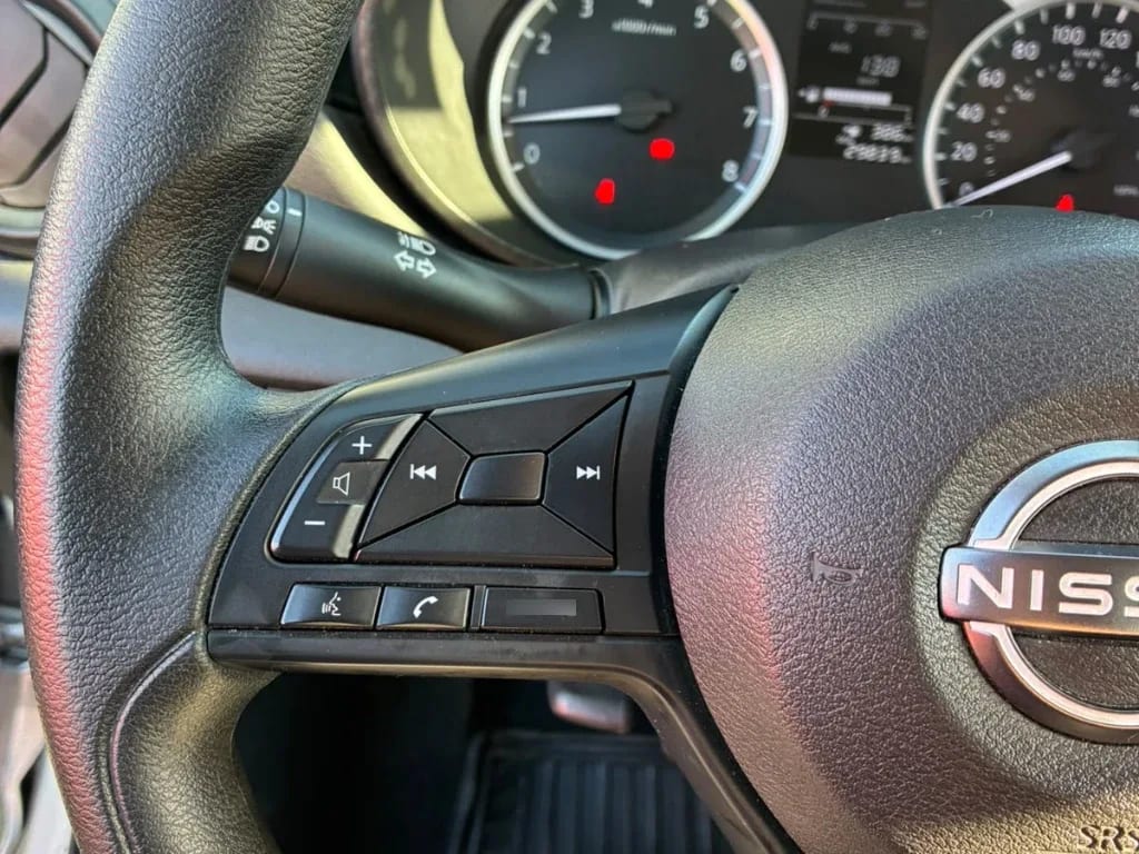 Nissan Versa 1.6 Sense 4x2 Mt 4p año 2025