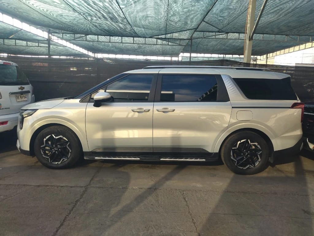Kia Carnival 2.2 Ex Diesel 4x2 8at 5p año 2025