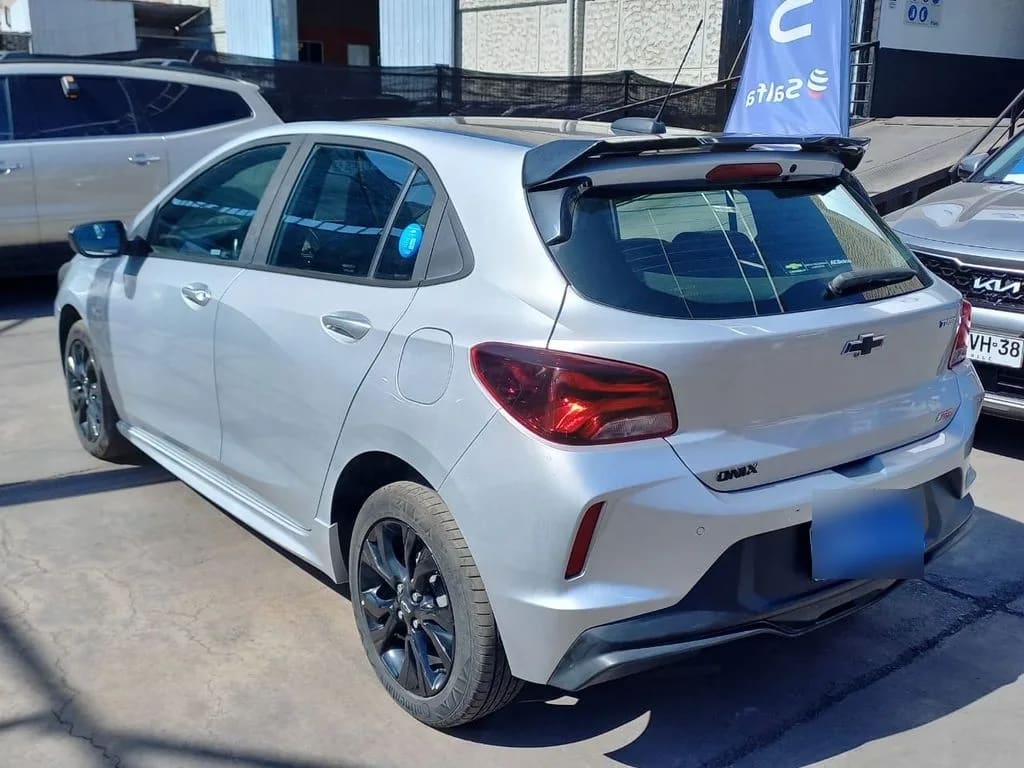 Chevrolet Onix 1.0t Rs Mt 5p año 2022