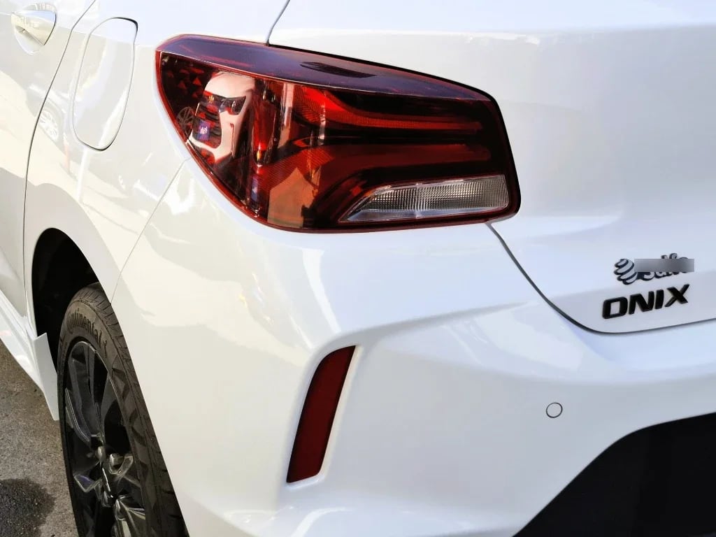 Chevrolet Onix 1.0t Rs R 4x2 Hb Mt 5p año 2024
