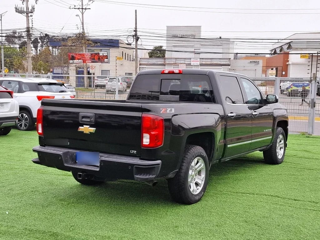 Chevrolet Silverado 5.3 Lt 4wd Ext Z71 Dob. Cab. At 4p año 2019