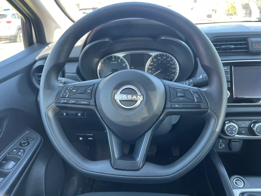 Nissan Versa 1.6 Sense 4x2 Mt 4p año 2025
