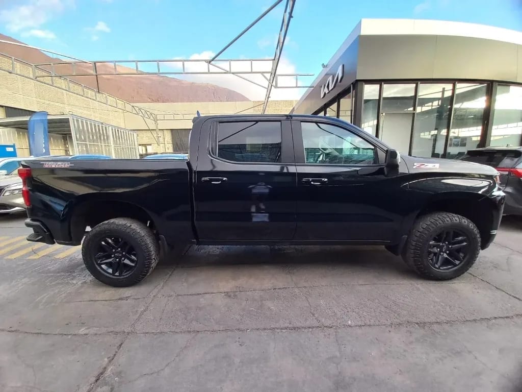 Chevrolet Silverado 5.3 Lt Trailboss Z71 4x4 At 4p año 2022