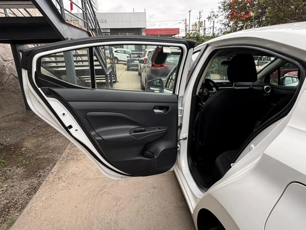 Nissan Versa 1.6 Sense 4x2 Mt 4p año 2023