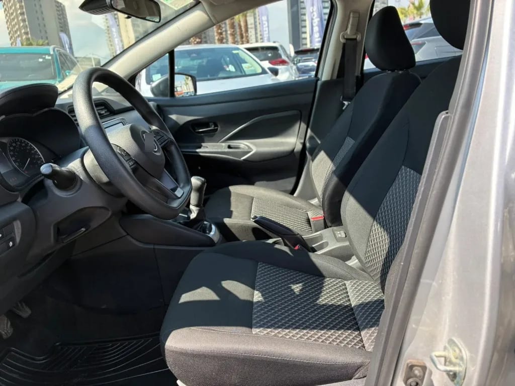 Nissan Versa 1.6 Sense 4x2 Mt 4p año 2025