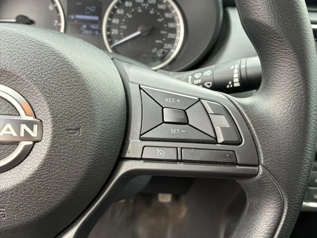 Nissan Versa 1.6 Sense 4x2 Mt 4p año 2025