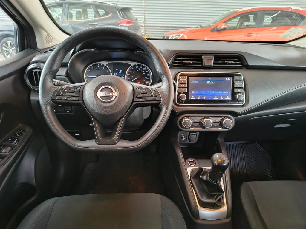 Nissan Versa 1.6 Sense 4x2 Mt 4p año 2025