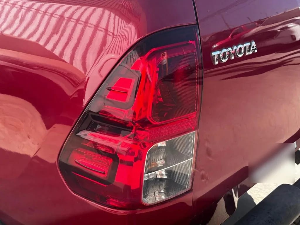 Toyota Hilux Dc 4x4 2.4 D Dx Mt año 2023