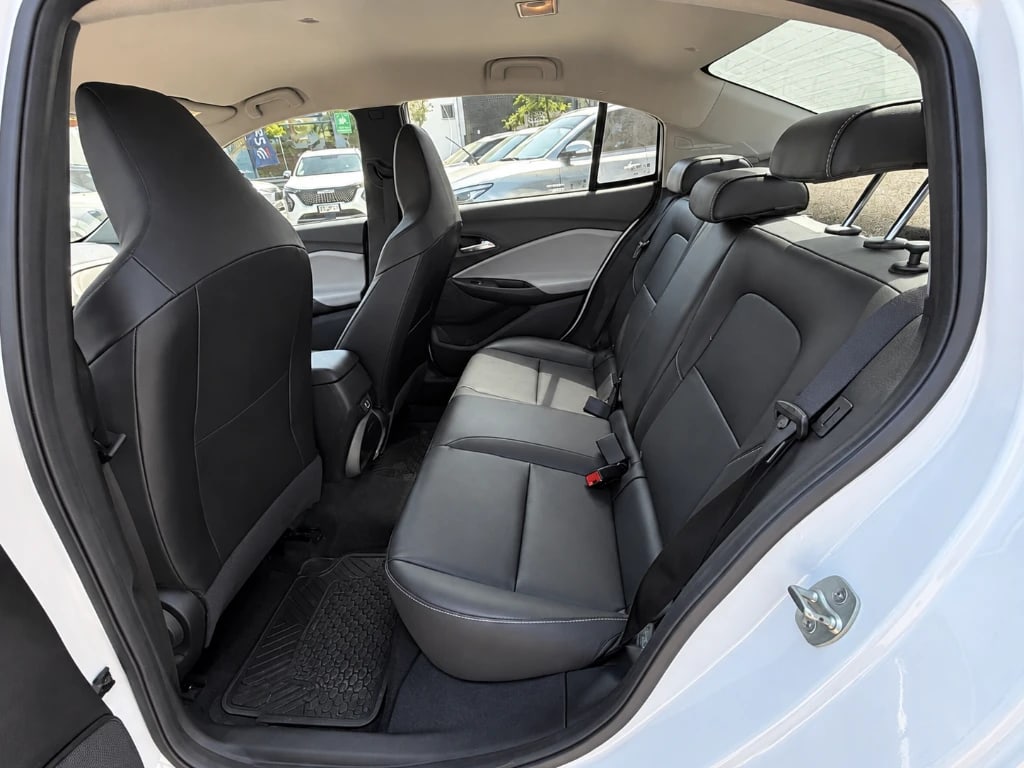 Chevrolet Onix 1.0t Premier S 4x2 Sdn At 4p año 2025