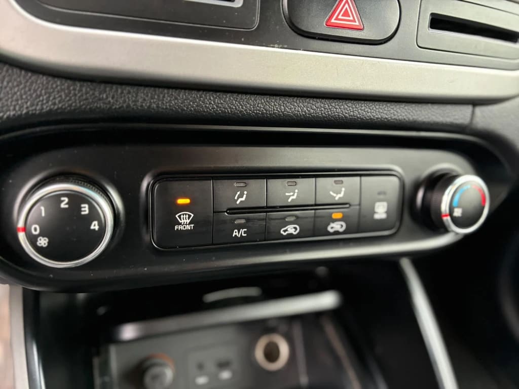 Kia Carens 2.0 Ex Dab Abs Ac Mt año 2015