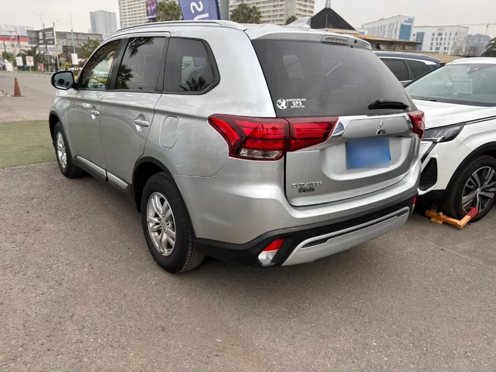 Mitsubishi Outlander 2.0 4x2 Mt 5p año 2021