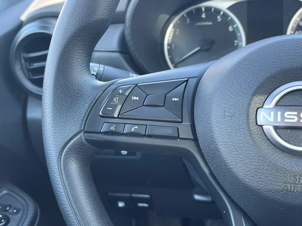 Nissan Versa 1.6 Sense 4x2 Mt 4p año 2025