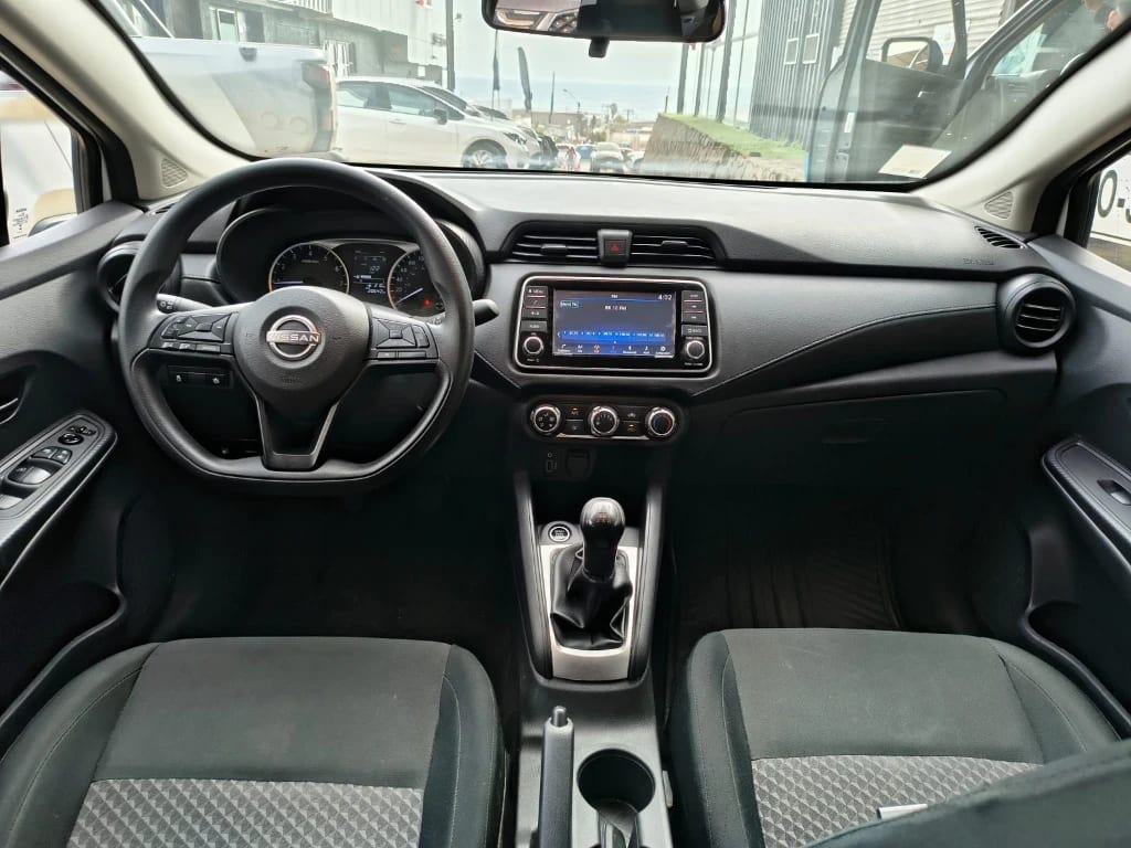 Nissan Versa 1.6 Sense 4x2 Mt 4p año 2025