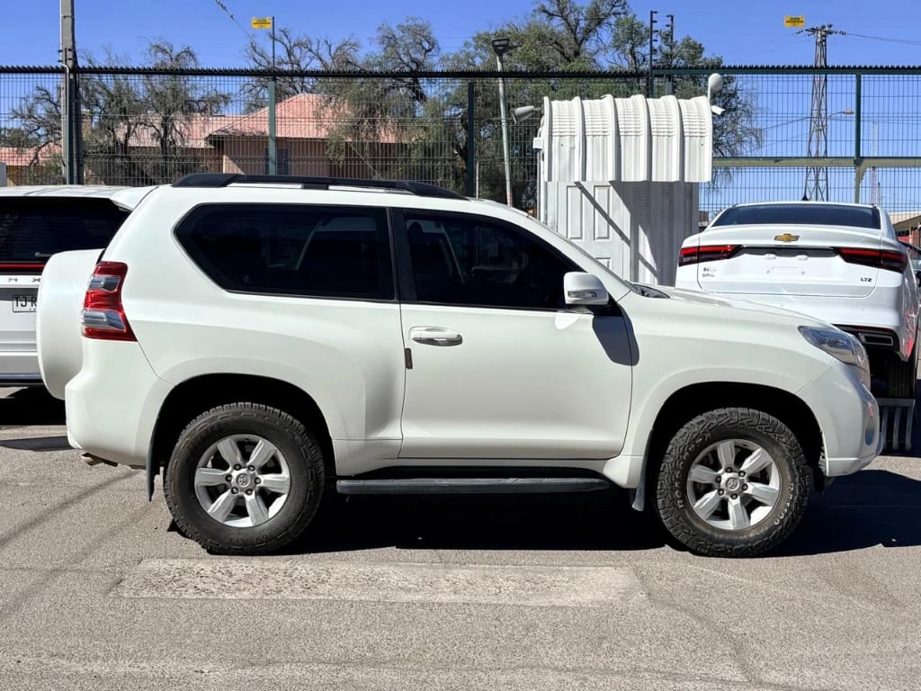 Toyota Land Cruiser Prado 2.7 Limited 4x4 At 3p año 2017
