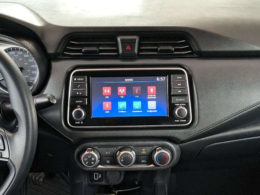 Nissan Versa 1.6 Sense 4x2 Mt 4p año 2025
