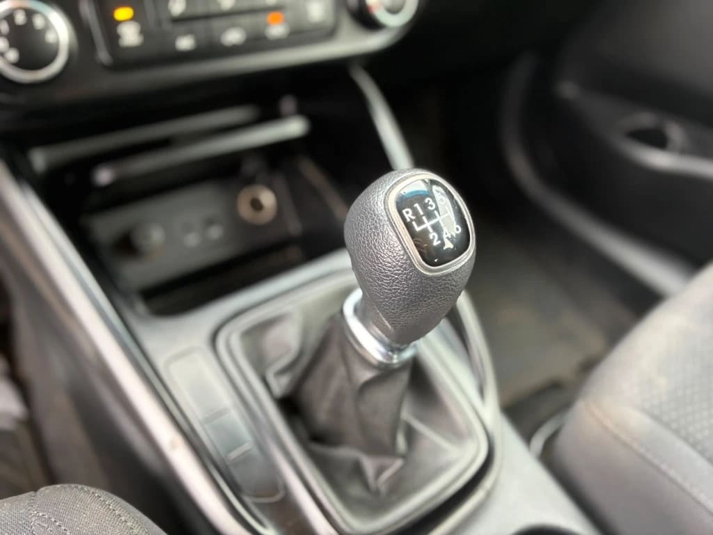 Kia Carens 2.0 Ex Dab Abs Ac Mt año 2015