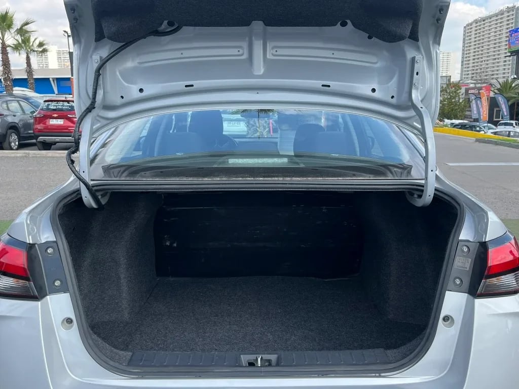 Nissan Versa 1.6 Sense 4x2 Mt 4p año 2025