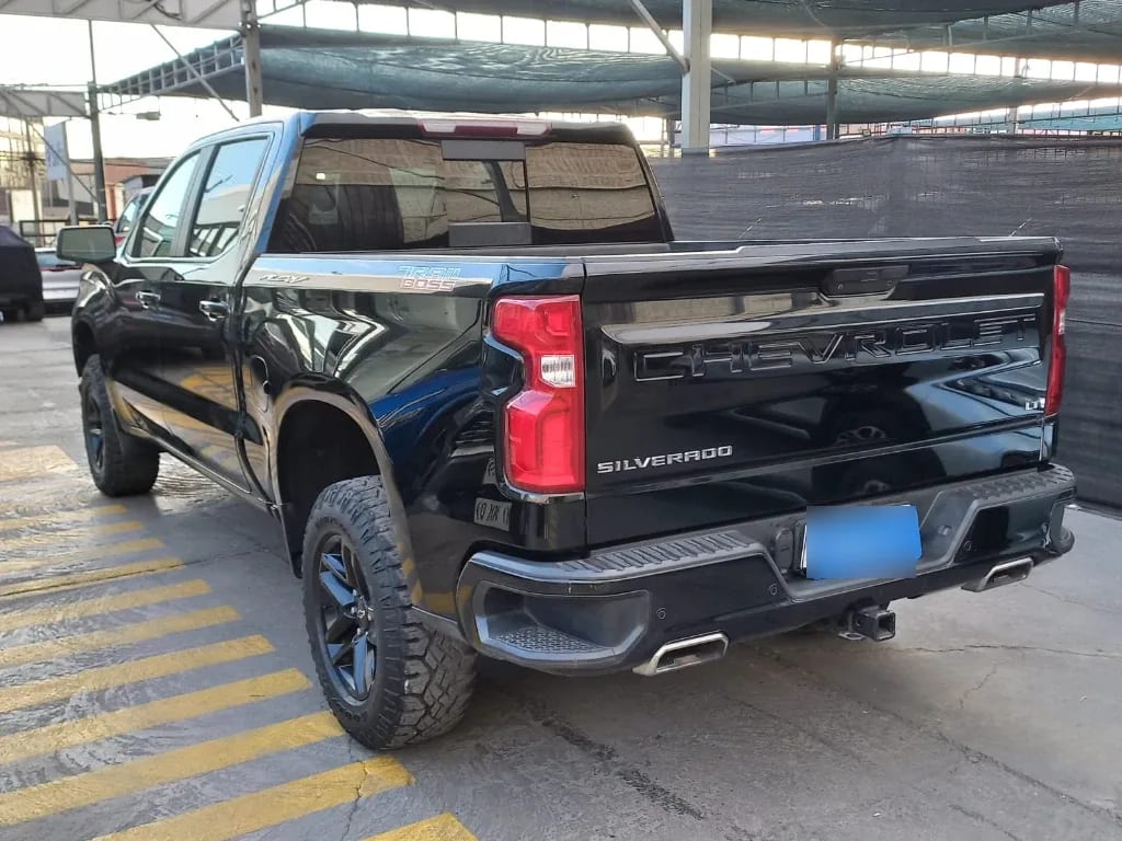 Chevrolet Silverado 5.3 Lt Trailboss Z71 4x4 At 4p año 2022