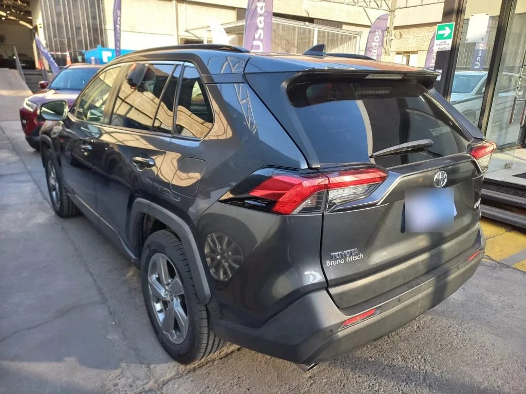 Toyota Rav4 2.0 Xle 4x2 Cvt At 5p año 2021