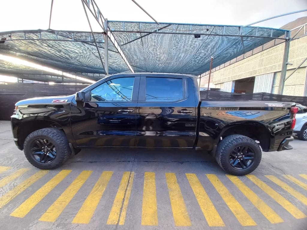 Chevrolet Silverado 5.3 Lt Trailboss Z71 4x4 At 4p año 2022