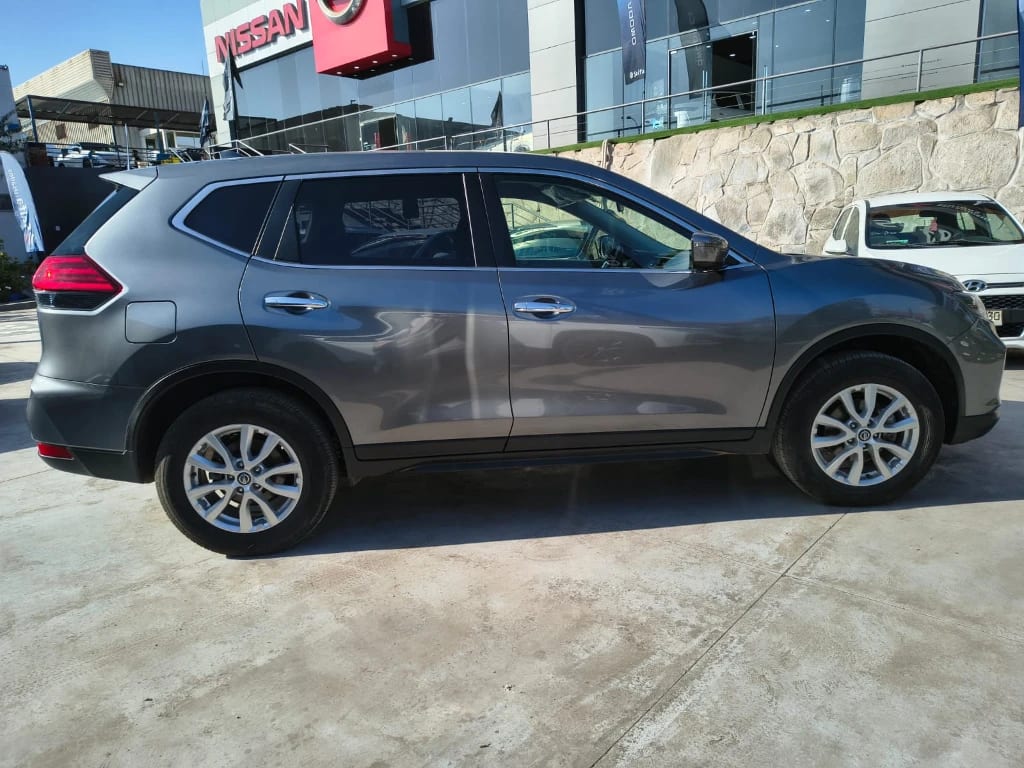 Nissan X-Trail 2.5 Sense 4x2 2row Cvt At 5p año 2023