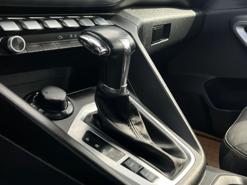Peugeot Landtrek 2.2 Action4 Bluehdi Diesel 4x4 180hp At 4p año 2024