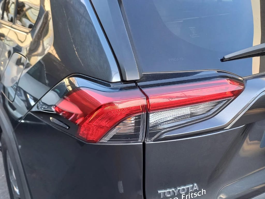 Toyota Rav4 2.0 Xle 4x2 Cvt At 5p año 2021