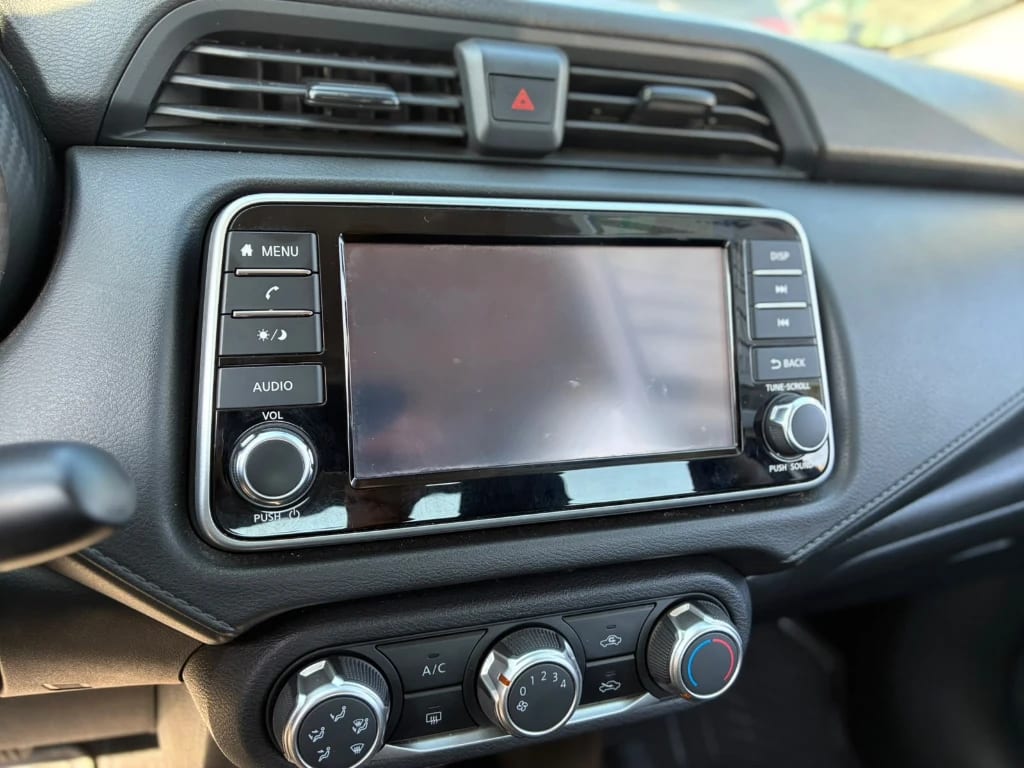 Nissan Versa 1.6 Sense 4x2 Mt 4p año 2025