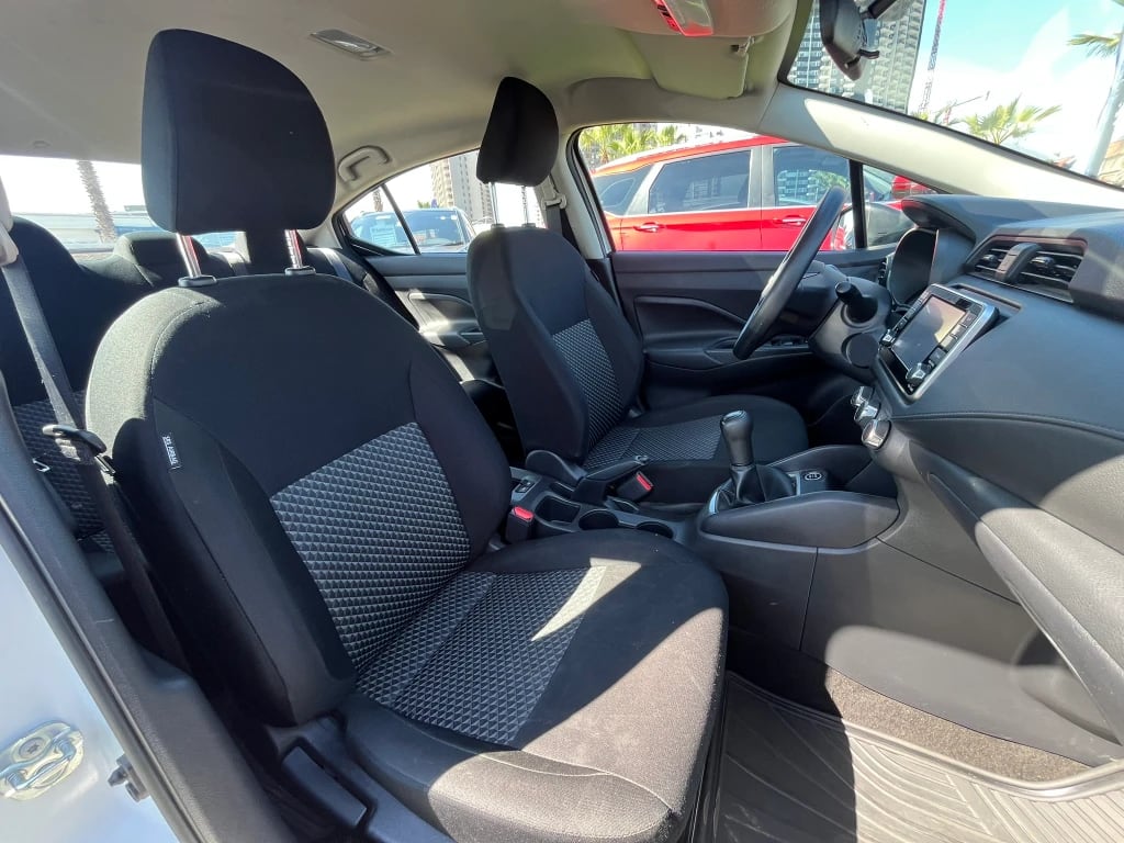 Nissan Versa 1.6 Sense 4x2 Mt 4p año 2025