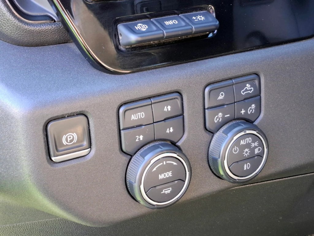 Chevrolet Silverado 6.2 Zr2 4x4 At 4p año 2023